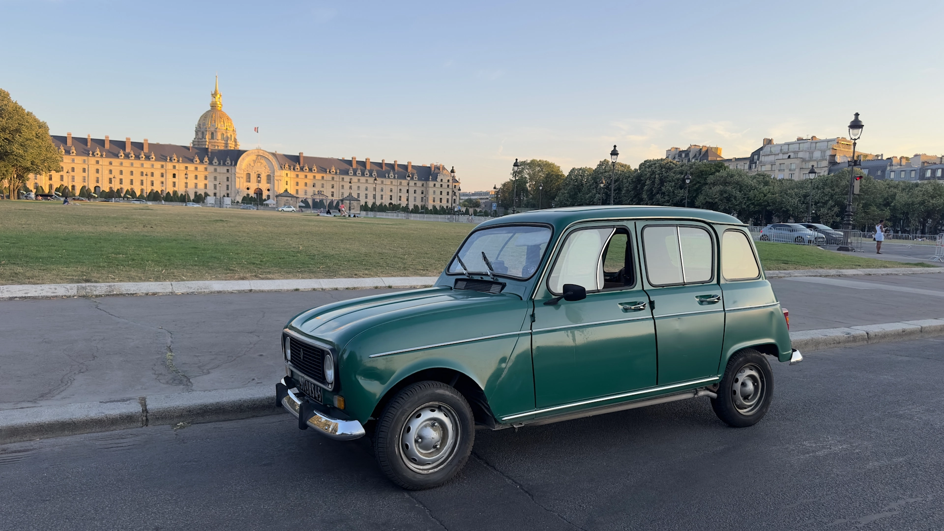 Notre Renault 4L dans le désert